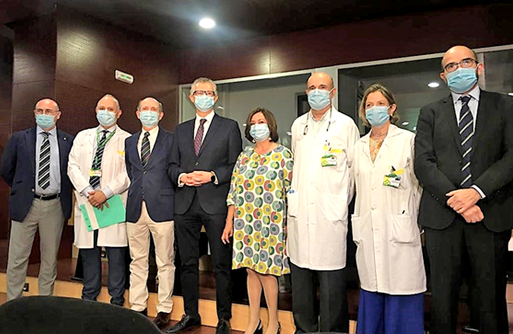 Más de 350 pacientes se han beneficiado ya de la cirugía robótica en la Región